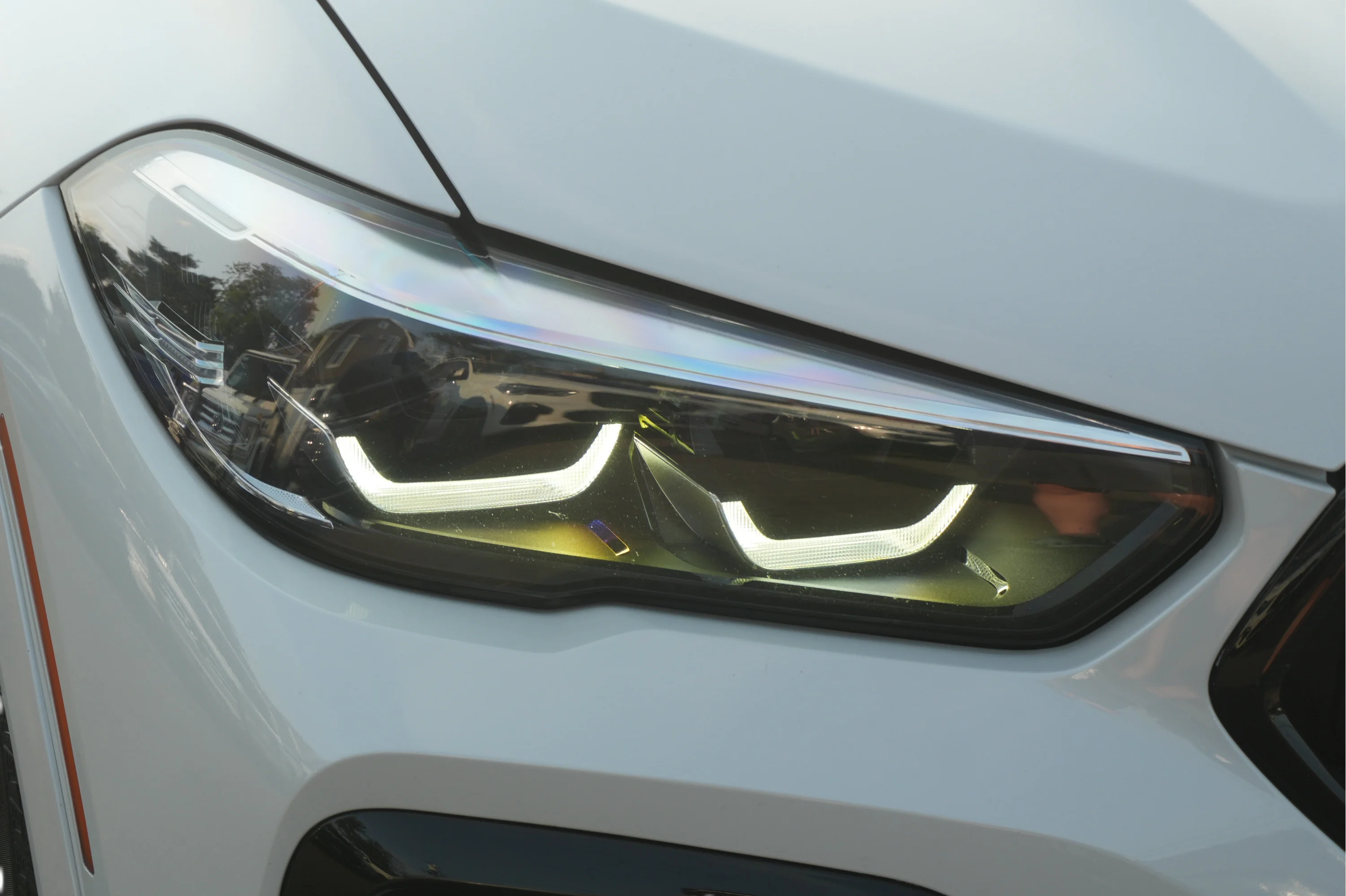Used 2022 Mineral White Metallic BMW xDrive40i image 44
