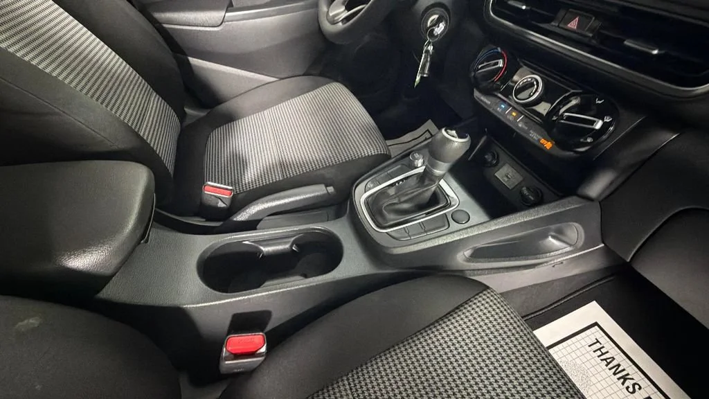 Used 2022 Silver Hyundai SE image 34