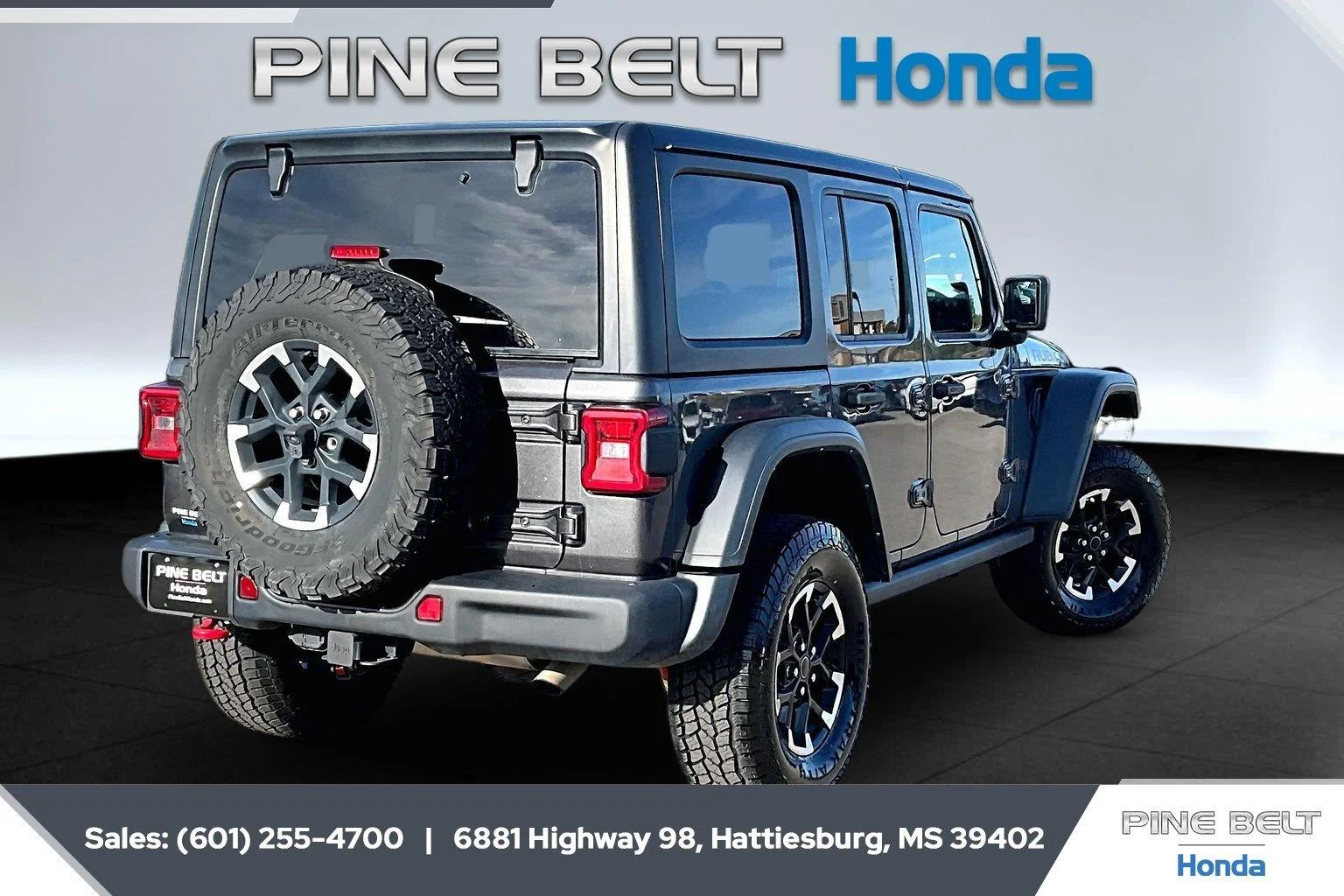 Used 2024 Granite Crystal Metallic Clearcoat Jeep Rubicon image 11
