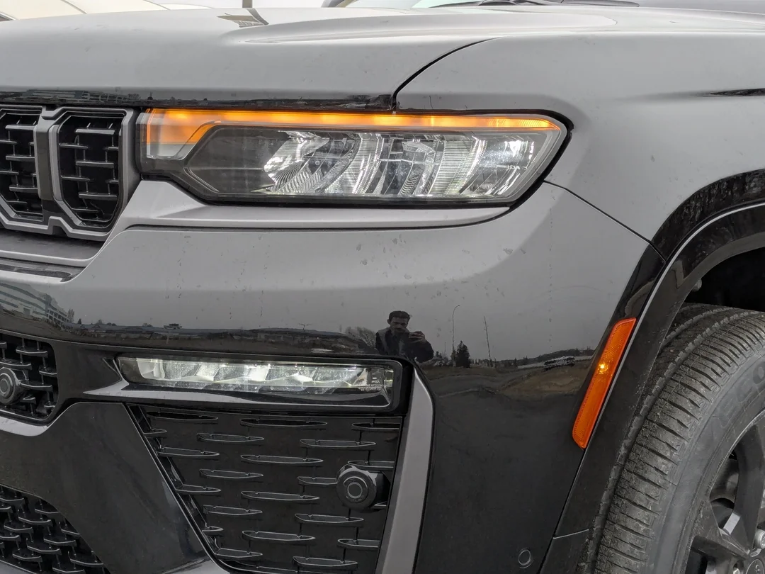 New 2026 Black Jeep Limited Reserve - - 4x4 - Pano Sunroof - Nappa Lthr - Vent Seats - Tow Pkg - Remote Start & More! image 10