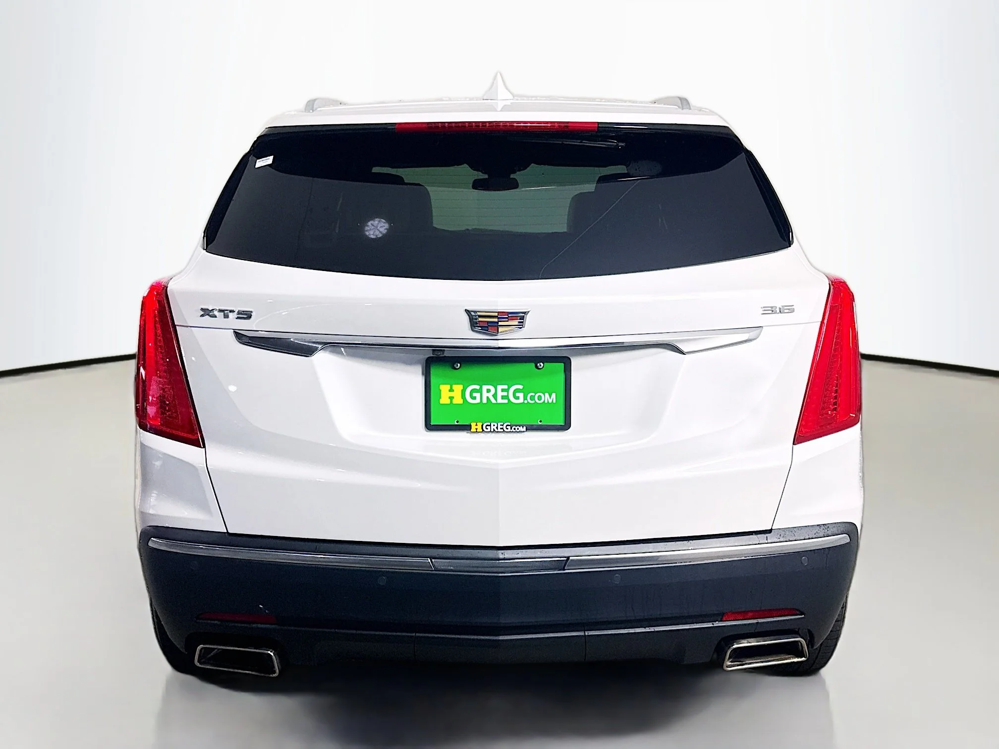 Used 2018 Crystal White Tricoat Cadillac Luxury FWD image 6
