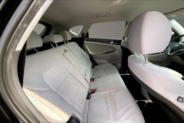 Used 2020 Black Hyundai SE image 24