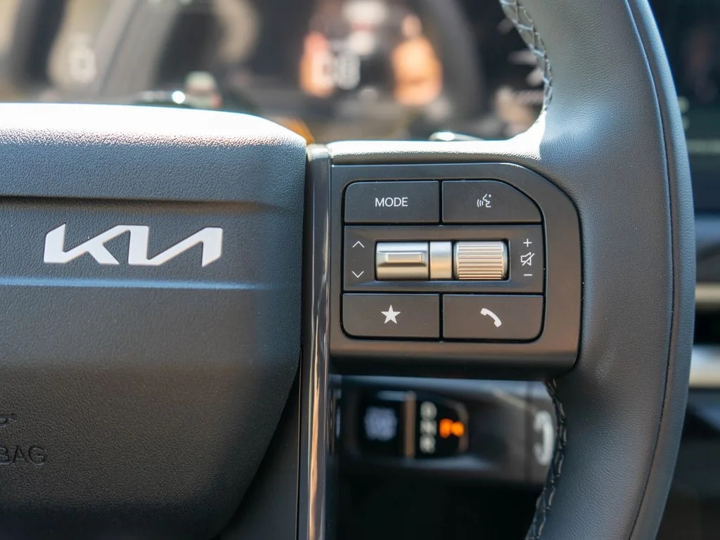 New 2027 Ivory Silver Kia S image 22