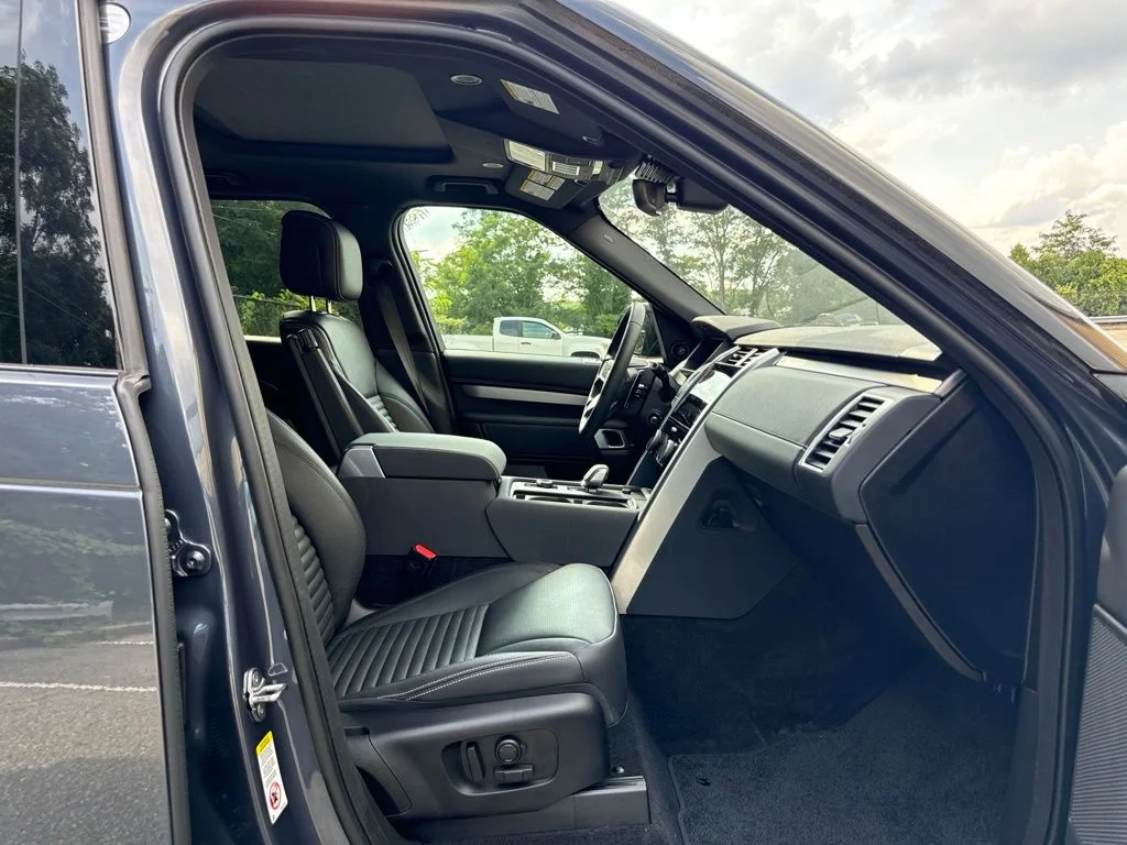 Certified Used 2025 Blue Land Rover Dynamic SE image 17