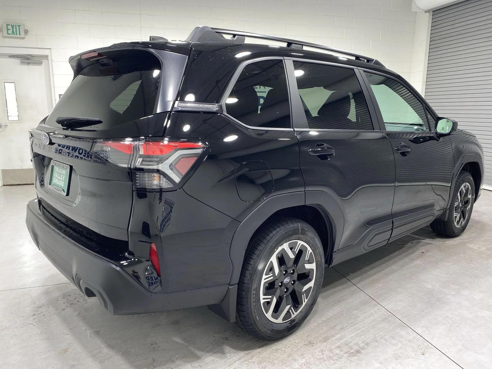 New 2026 CRYSTAL BLACK SILICA Subaru Premium image 8