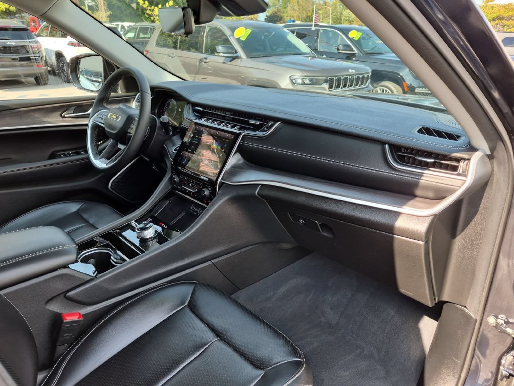 Used 2023 Black Jeep Limited image 27