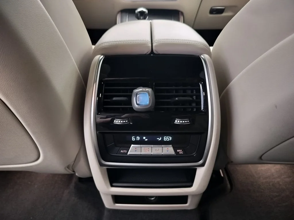 Used 2022 Black BMW sDrive40i image 19
