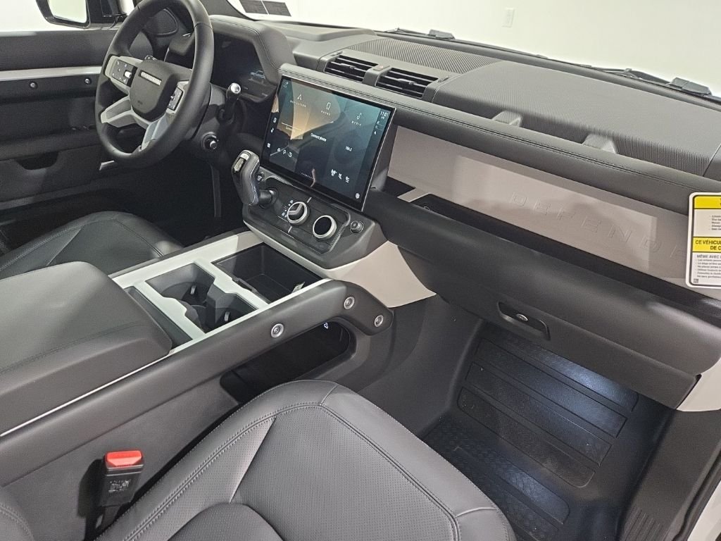 New 2026 Fuji White Land Rover X-Dynamic SE image 27