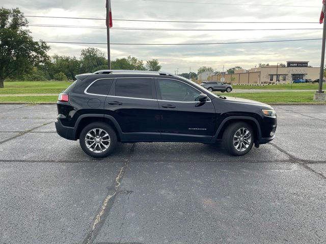 Used 2021 Black Jeep Latitude Lux image 6