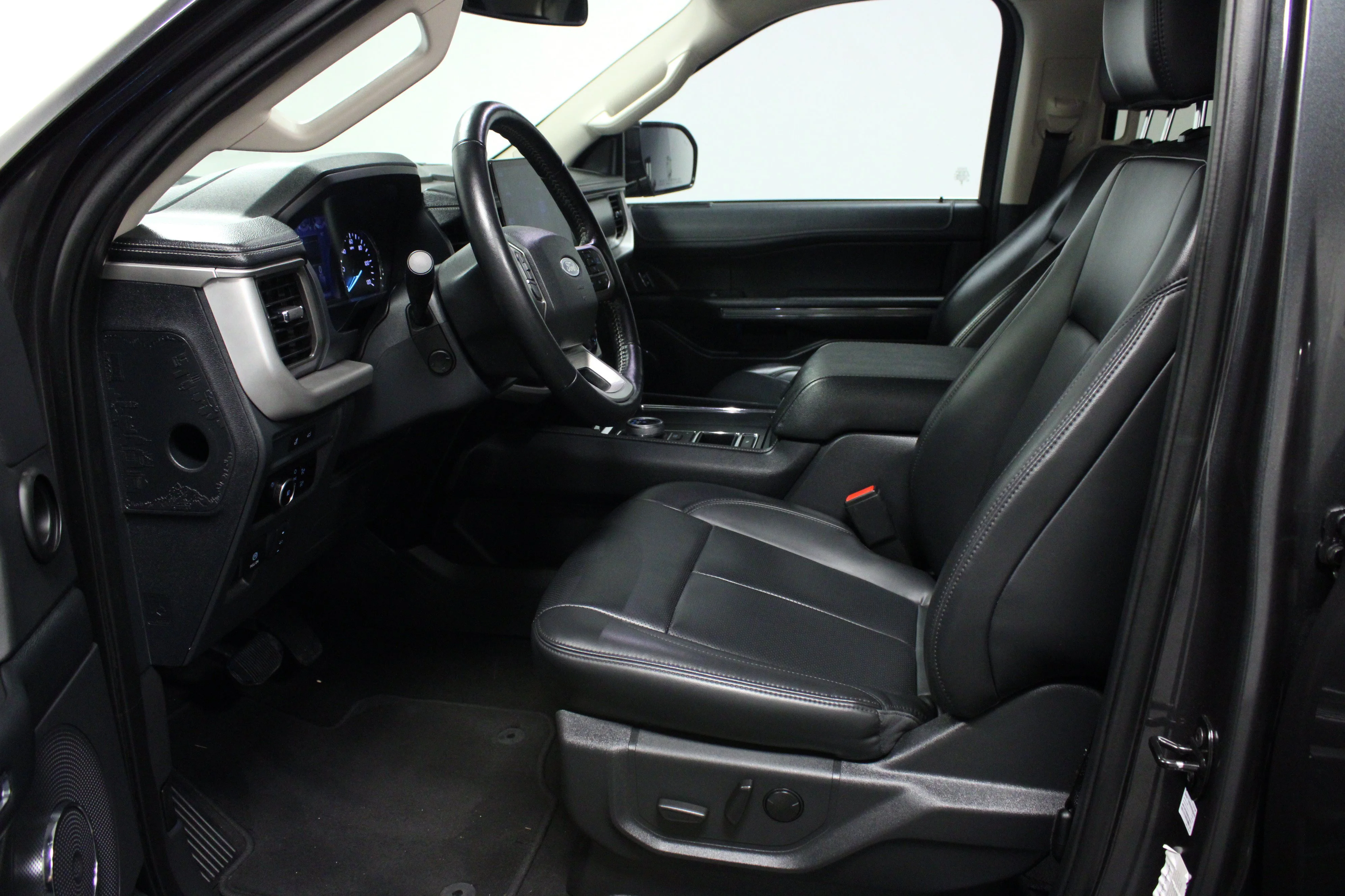 Used 2024 Gray Metallic Ford XLT image 19