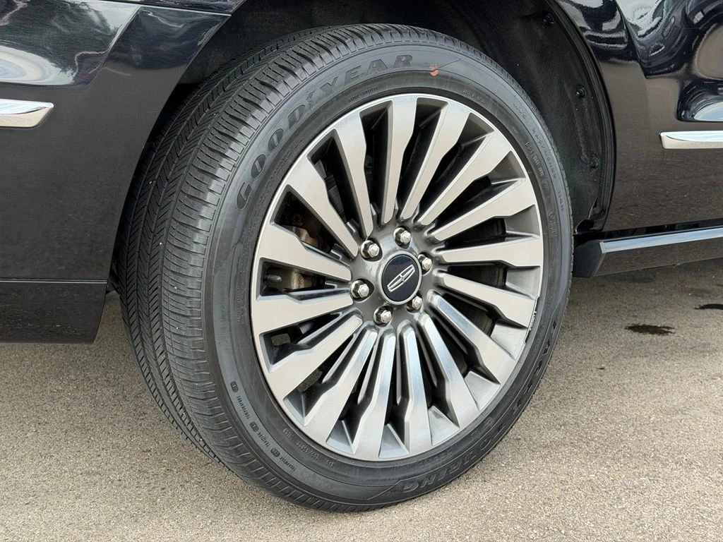 Used 2019 Black Lincoln Reserve image 27