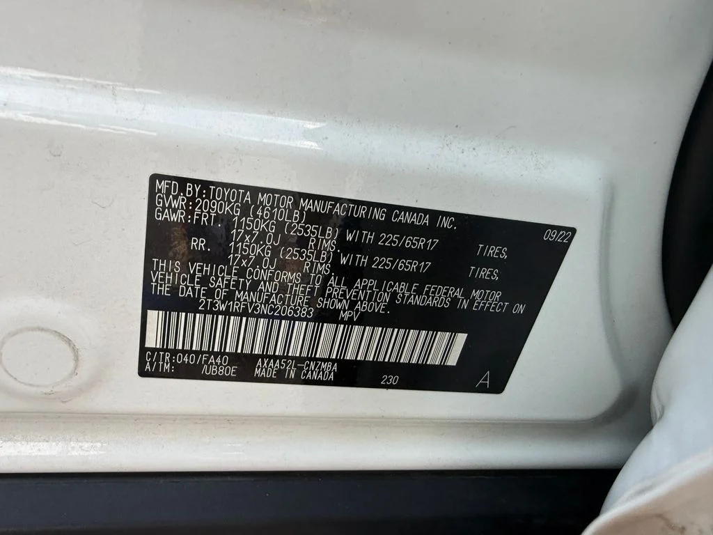Used 2022 White Toyota XLE image 26
