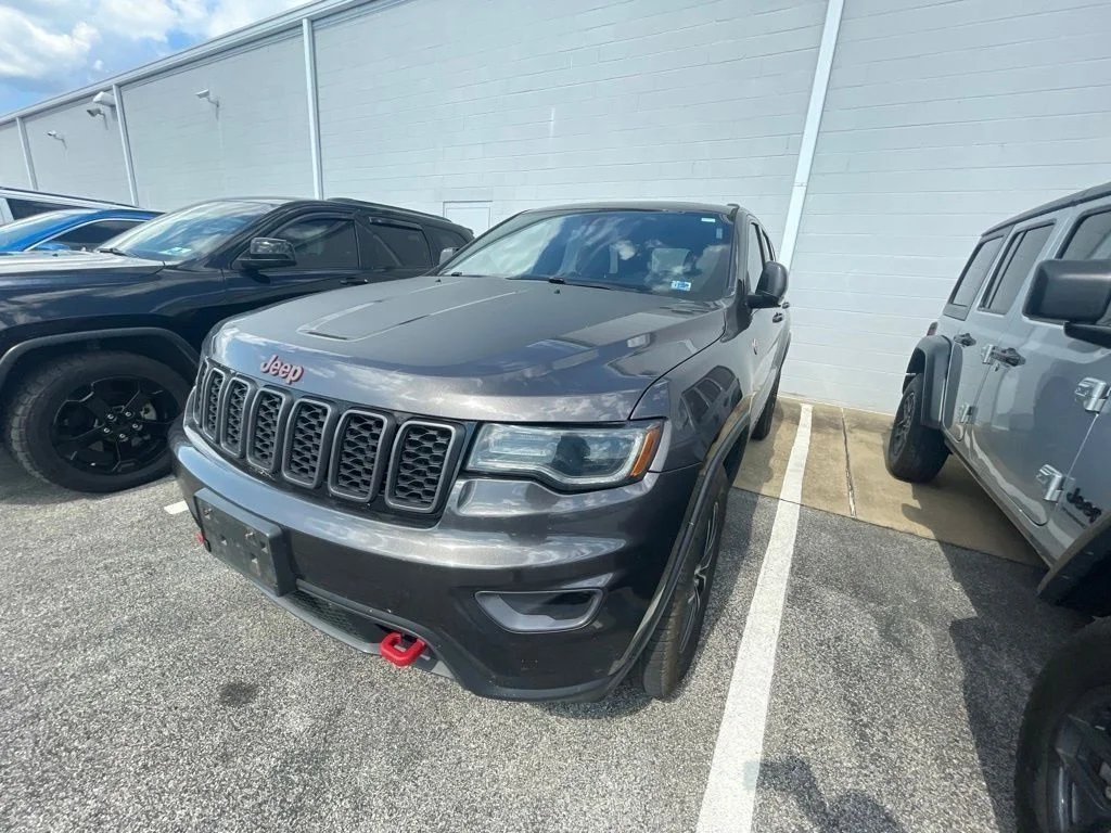 Used 2021 Gray Jeep Trailhawk image 2