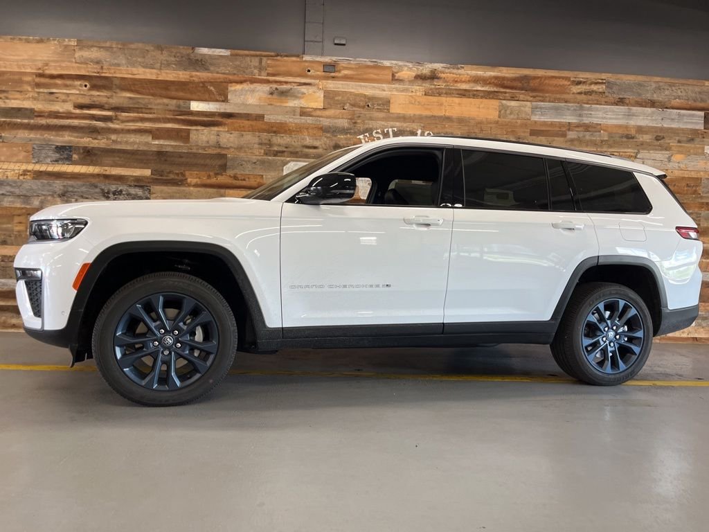 New 2026 Bright White Clear-Coat Exterior Paint Jeep Limited image 15