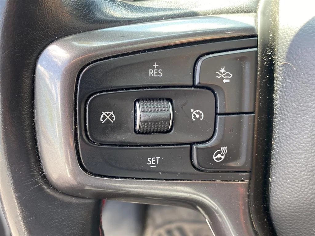Used 2022 Iridescent Pearl Tricoat Chevrolet RST image 15
