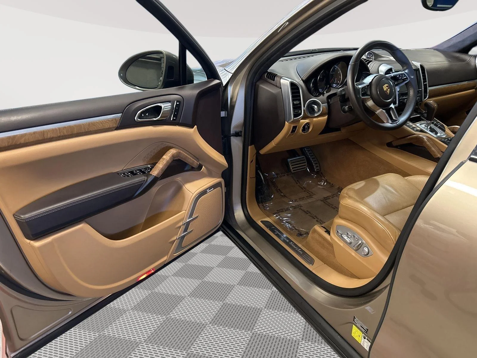 Used 2015 Palladium Metallic Porsche Turbo image 11