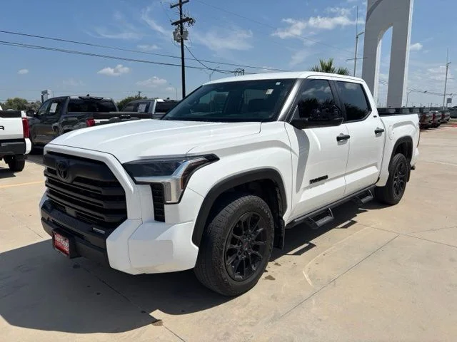Used 2025 White Toyota SR5 image 3