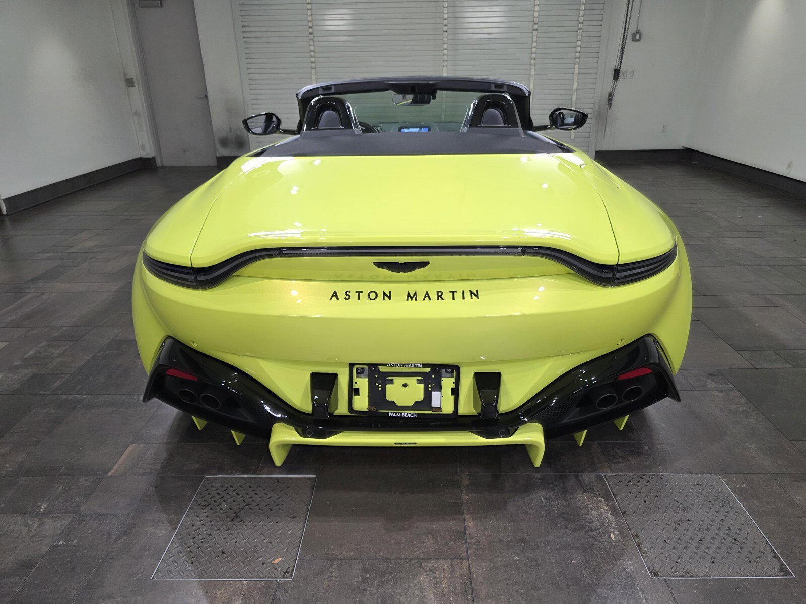 Used 2023 Q Lime Essence Aston Martin Roadster image 20