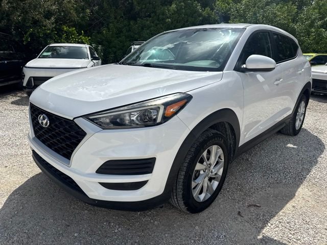 Used 2021 White Hyundai SE image 1