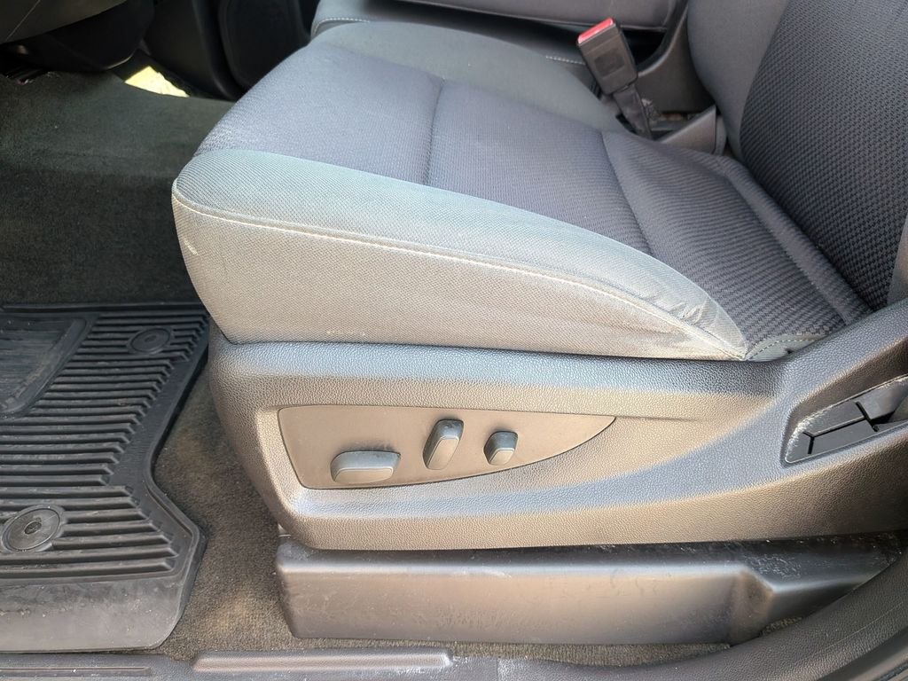 Used 2015 Silver Chevrolet LT image 18