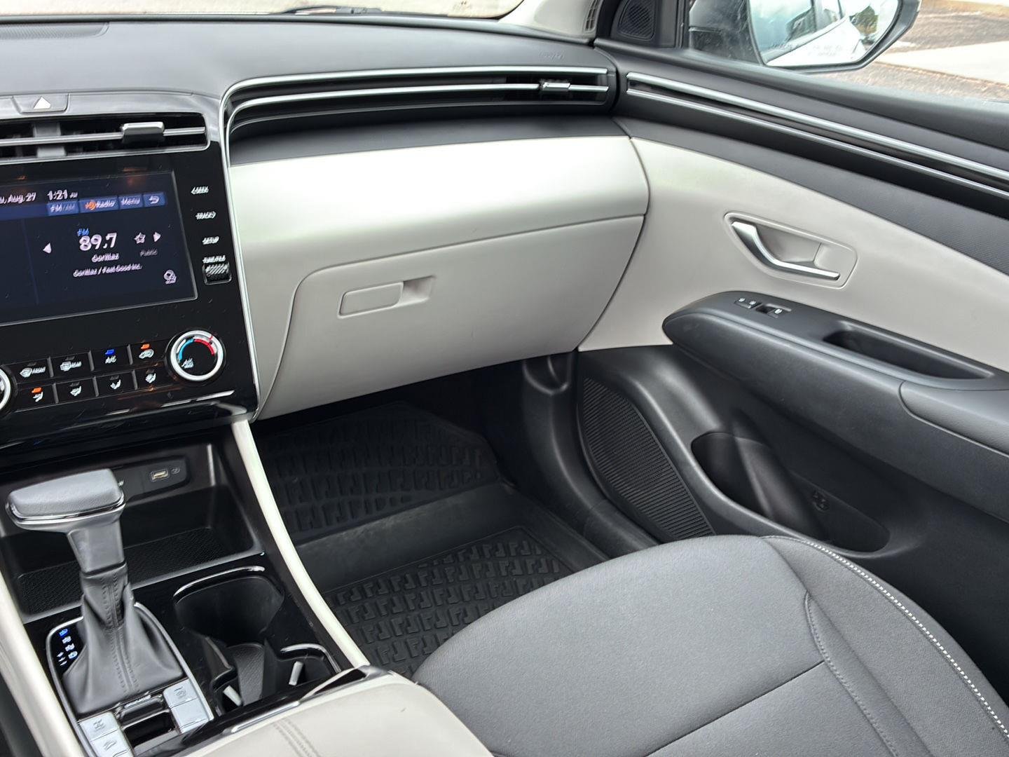 Used 2024 White Pearl Hyundai SE image 24
