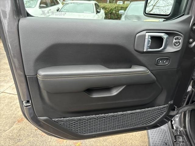 New 2026 Granite Crystal Metallic Clear-Coat Exterior Paint Jeep Sahara image 10