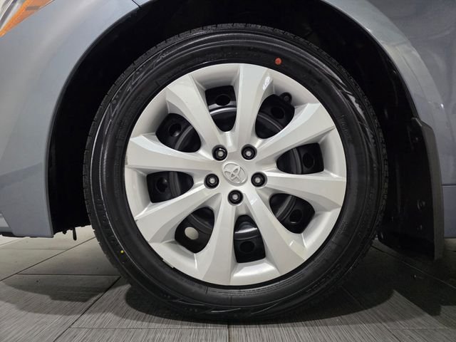 Used 2024  Toyota LE image 22
