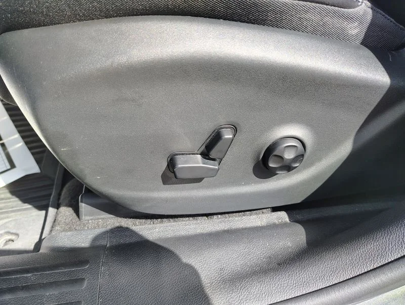 Used 2019 Green Jeep Latitude Plus image 12
