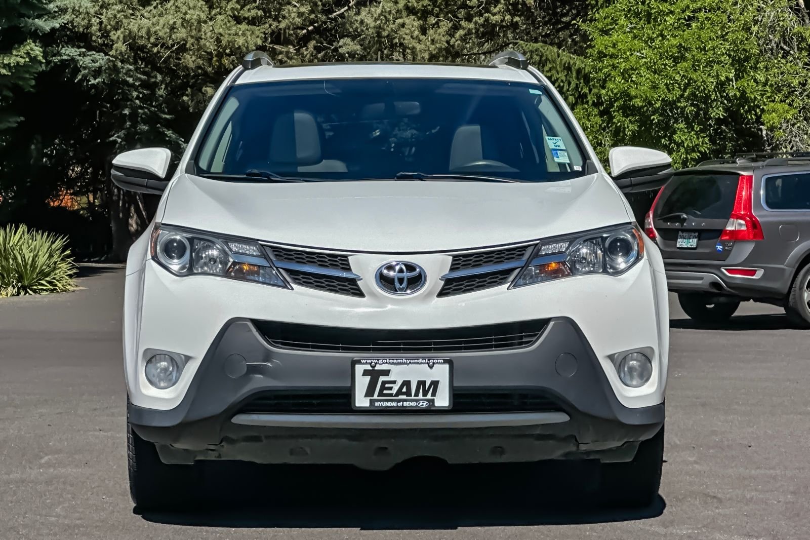 Used 2015 White Toyota XLE image 10