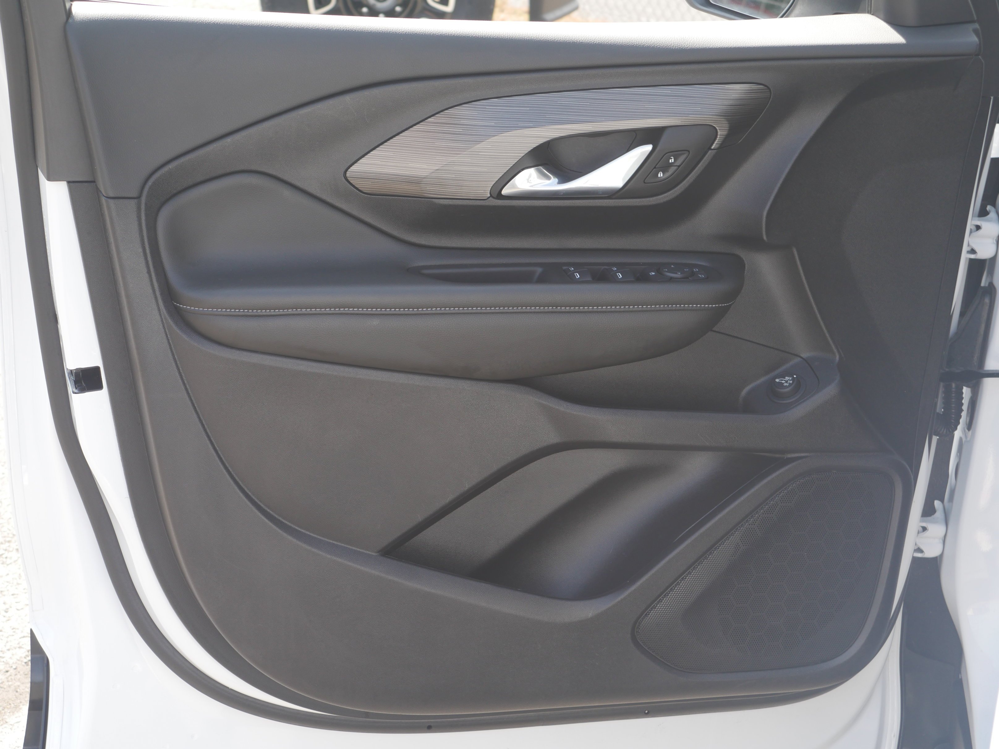 Used 2024 Summit White GMC SLE image 36