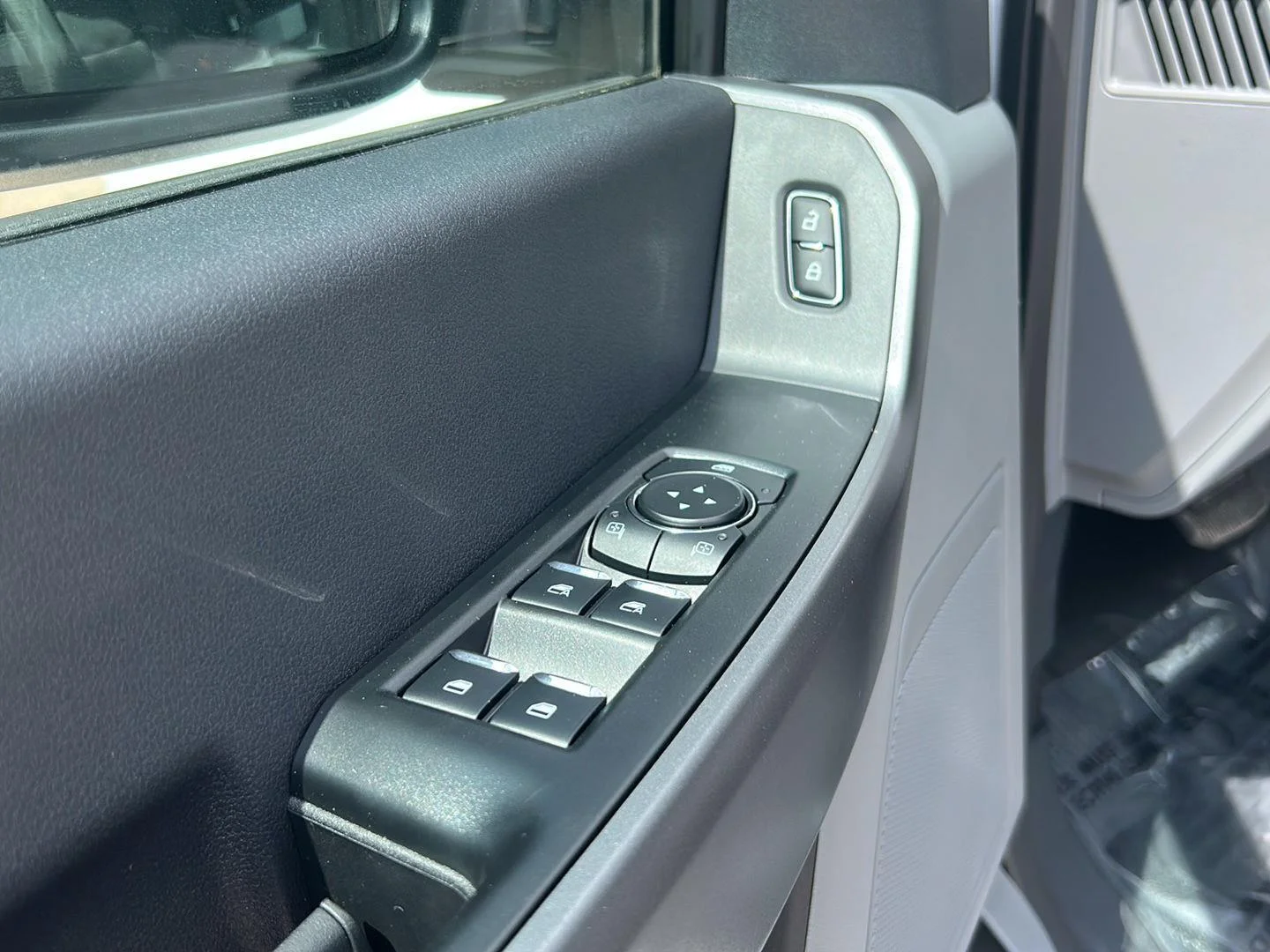 New 2026 Oxford White Ford F-350® XLT image 11