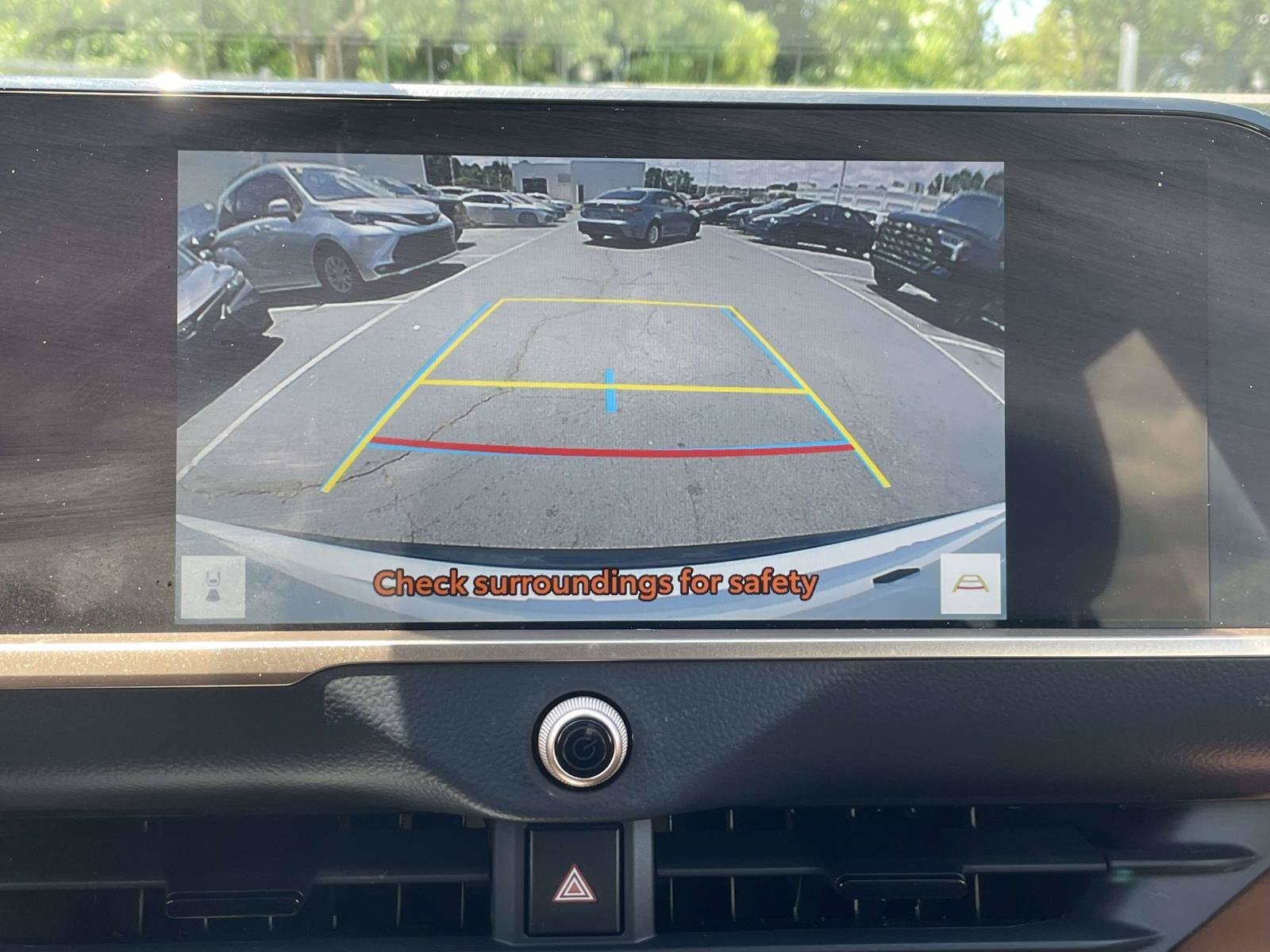 Used 2025 Oxygen White Toyota XLE image 31