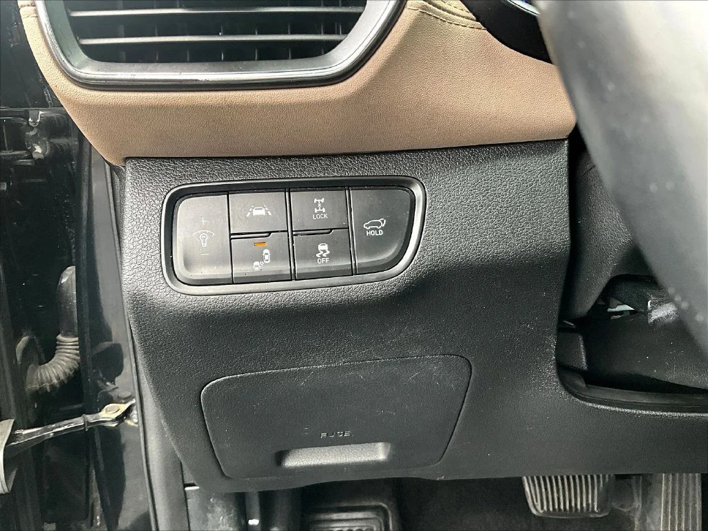 Used 2020 Black Hyundai SEL image 18