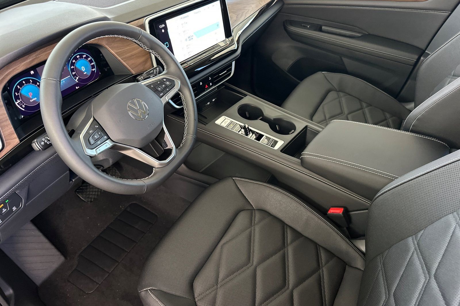 New 2026 Deep Black Pearl Volkswagen SE image 10