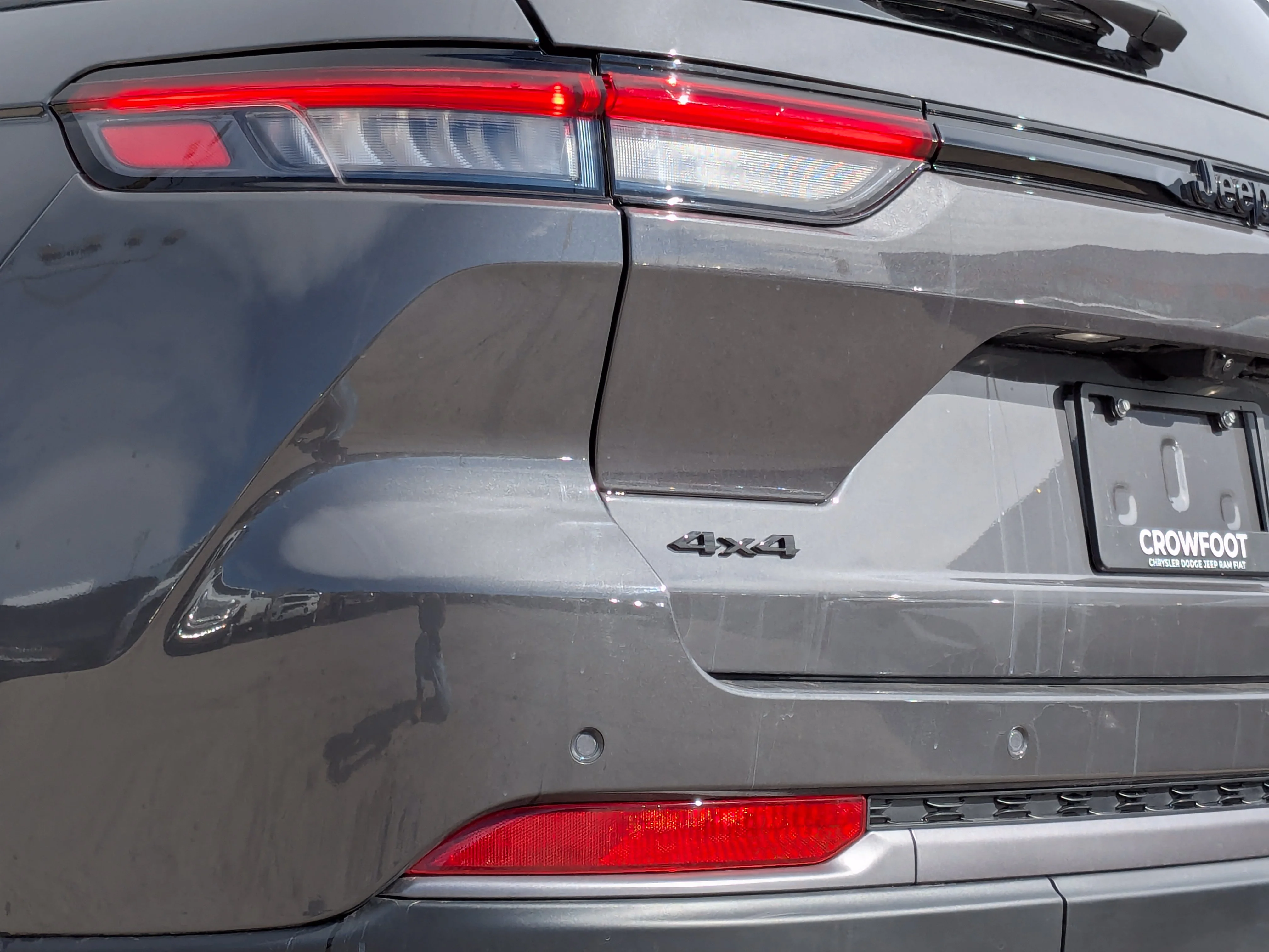 New 2026 Grey Jeep Limited - -Panoramic Sunroof - Limited Altitude Pack - 20 Gloss Black Wheels - Luxury Tch II & More image 11