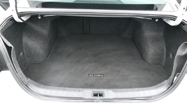 Used 2020 White Nissan 2.5 S image 14