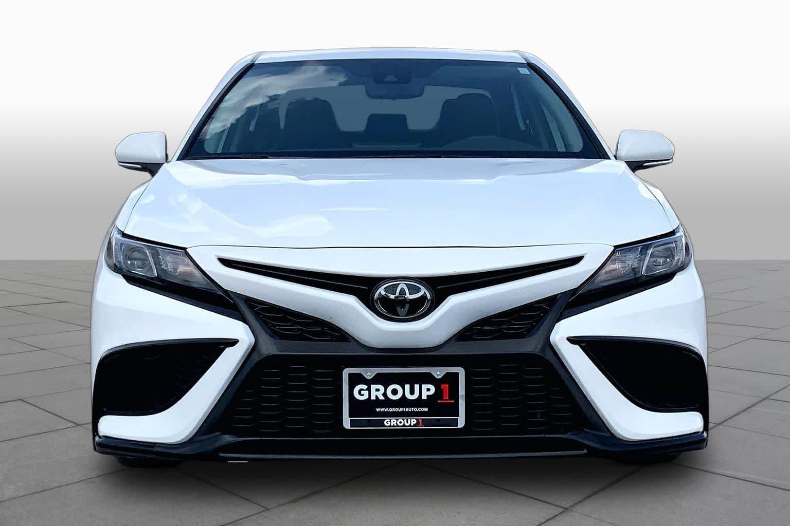 Used 2023 Ice Cap Toyota SE image 4
