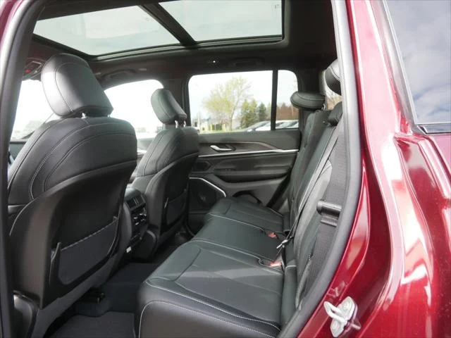 New 2026 Velvet Red Pearl-Coat Exterior Paint Jeep Limited image 5