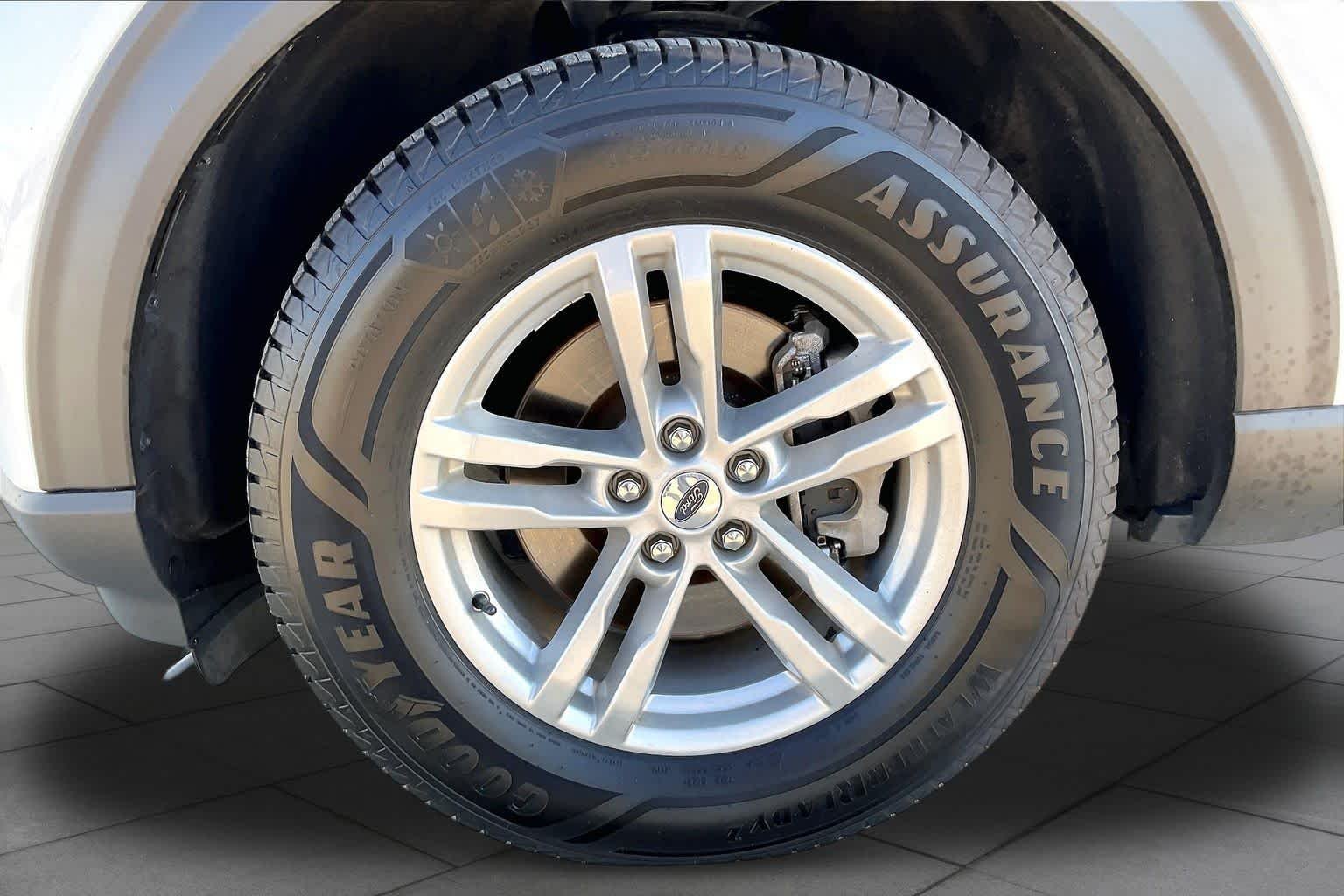 Used 2024 Oxford White Ford XLT image 11