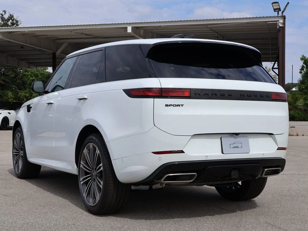 New 2025 Fuji White Land Rover Dynamic SE image 7