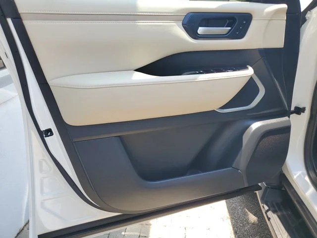 New 2026 Aspen White TriCoat Nissan Platinum image 15