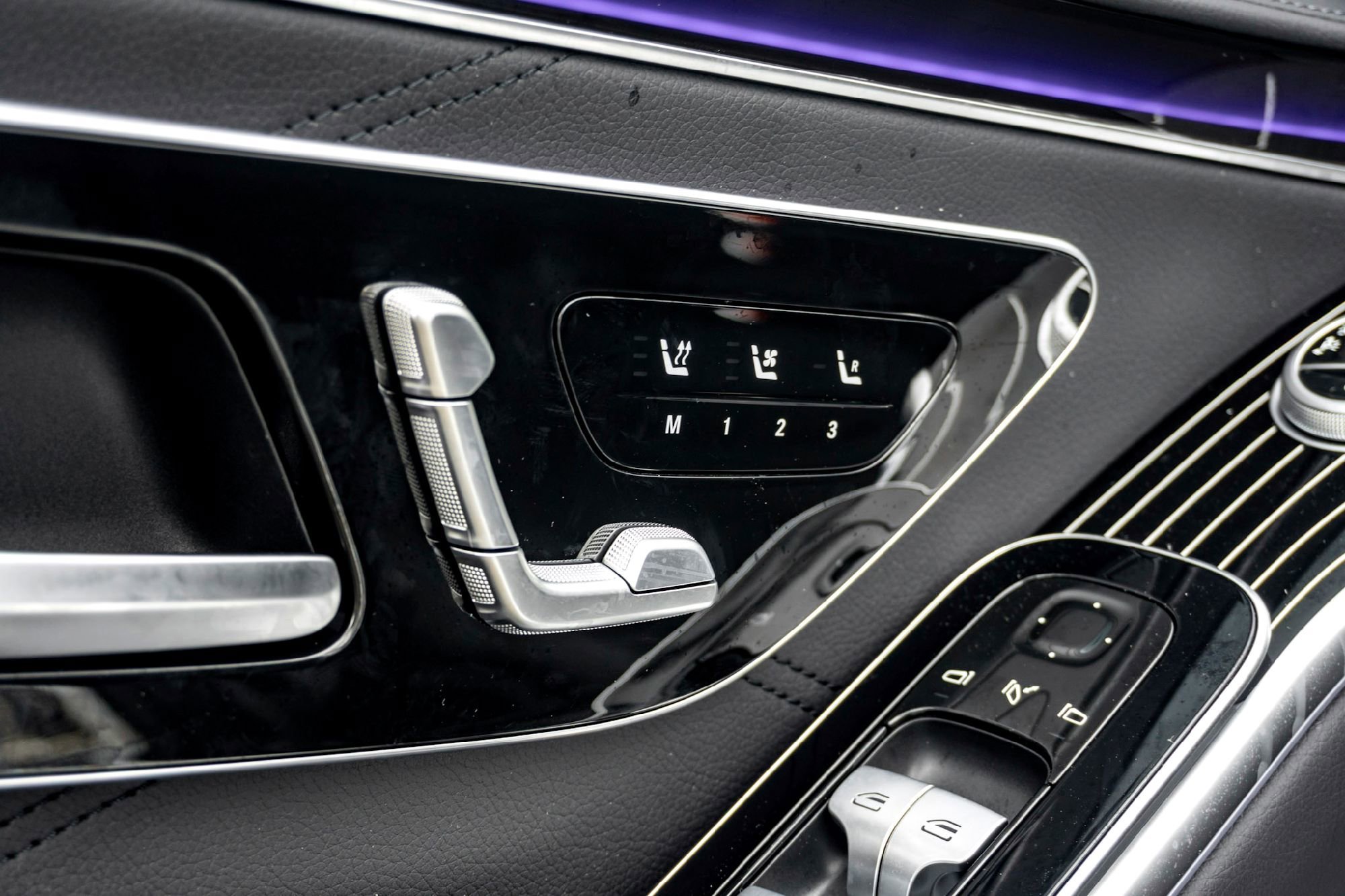 New 2026 MANUFAKTUR Moonlight White Metallic Mercedes-Benz AMG® S 63 E 4MATIC® Sedan image 31