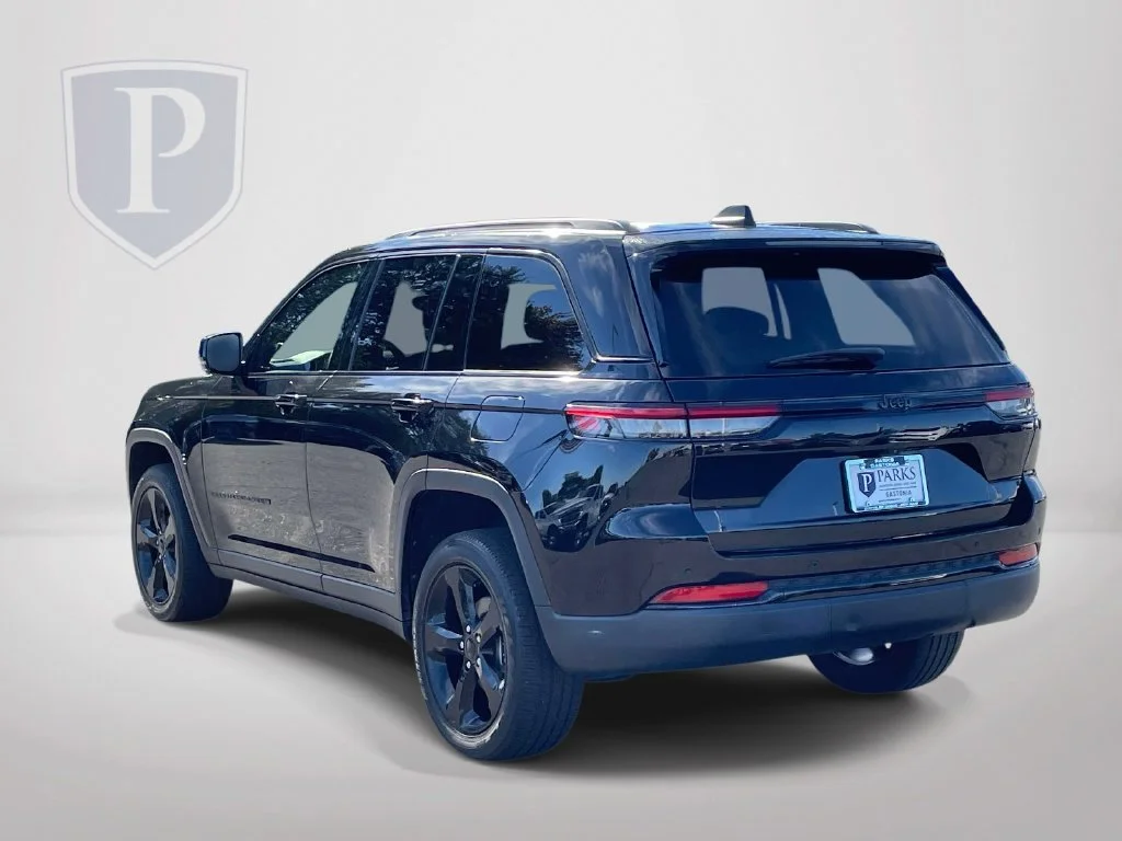 Used 2023 Black Jeep Altitude image 6