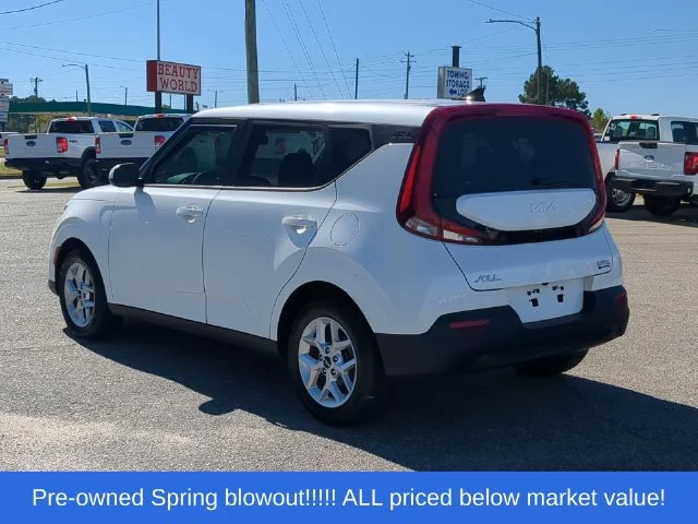 Used 2022 White Kia LX image 11