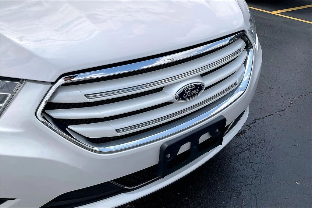 Used 2019 White Ford Limited image 30