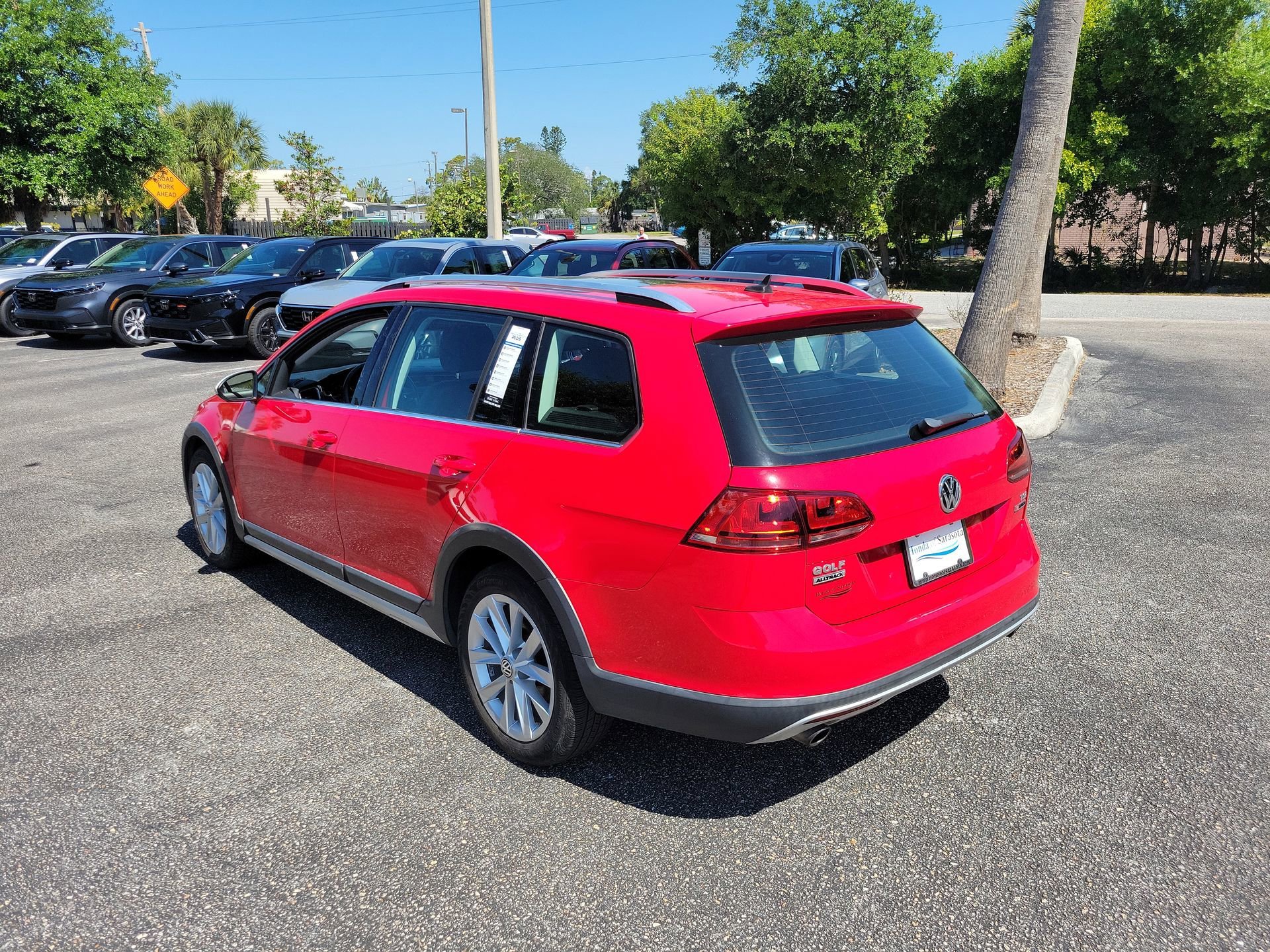 Used 2017 Red Volkswagen TSI SE image 9