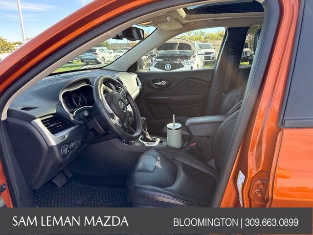 Used 2016 Orange Jeep Trailhawk image 3
