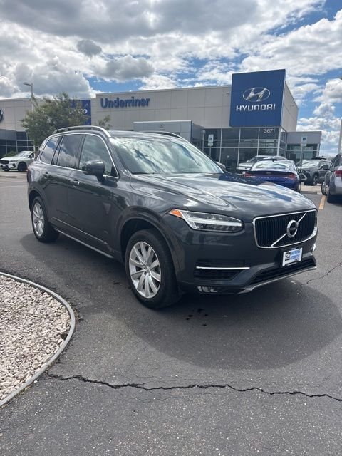 2016 Volvo XC90 T6 AWD Momentum's photo