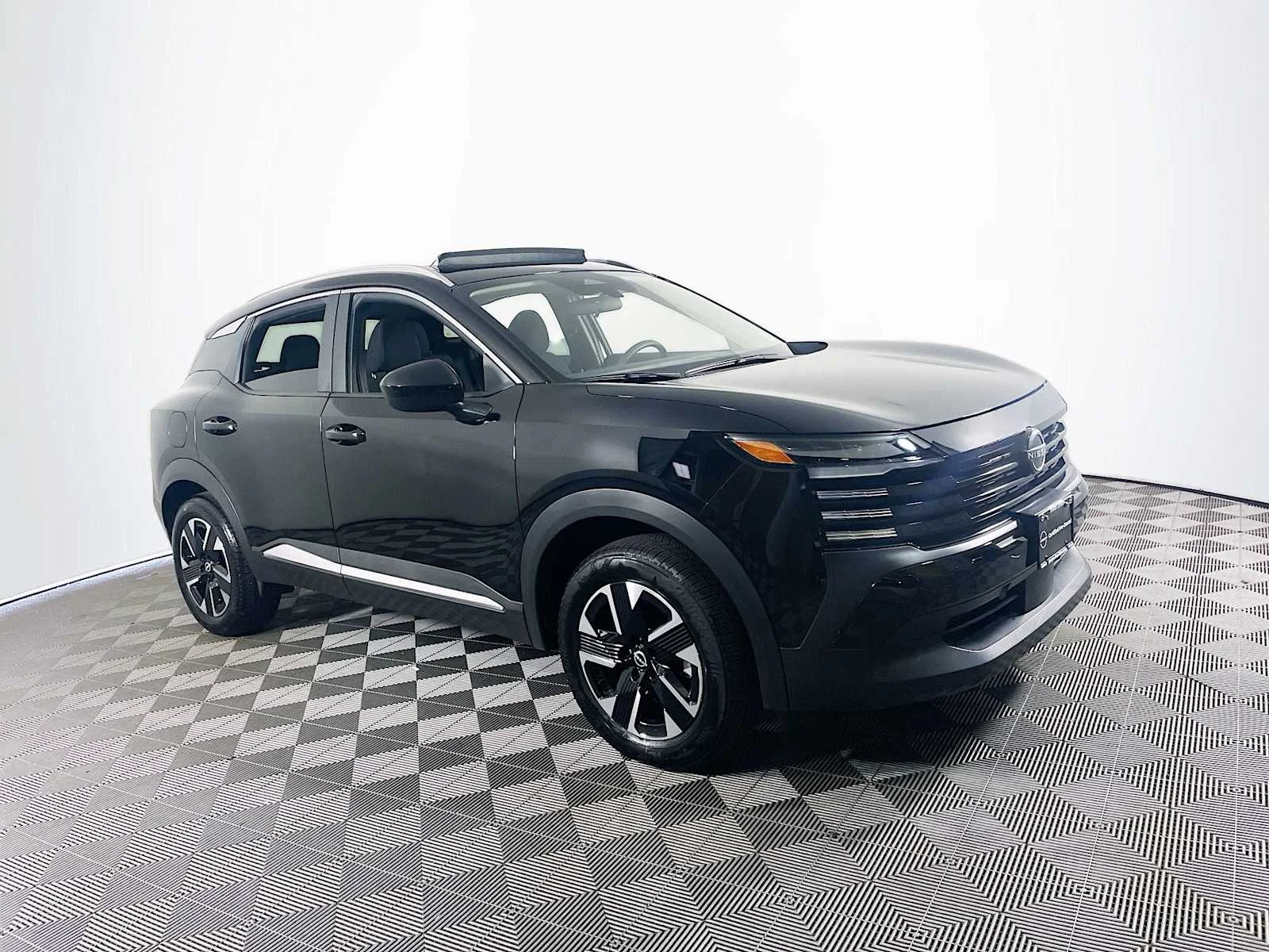 Used 2025 Super Black Nissan SV image 3