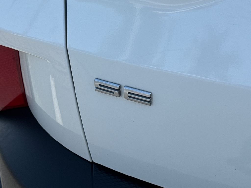 Used 2022 White Ford SE image 8